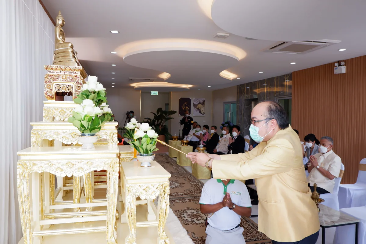 ทำบุญในโอกาสครบรอบ ๒๐ ปี ศูนย์วิจัยทางการแพทย์อาชีวเวชศาสตร์ไทย โรงพยาบาลซีเมด ลีฟวิ่งแคร์